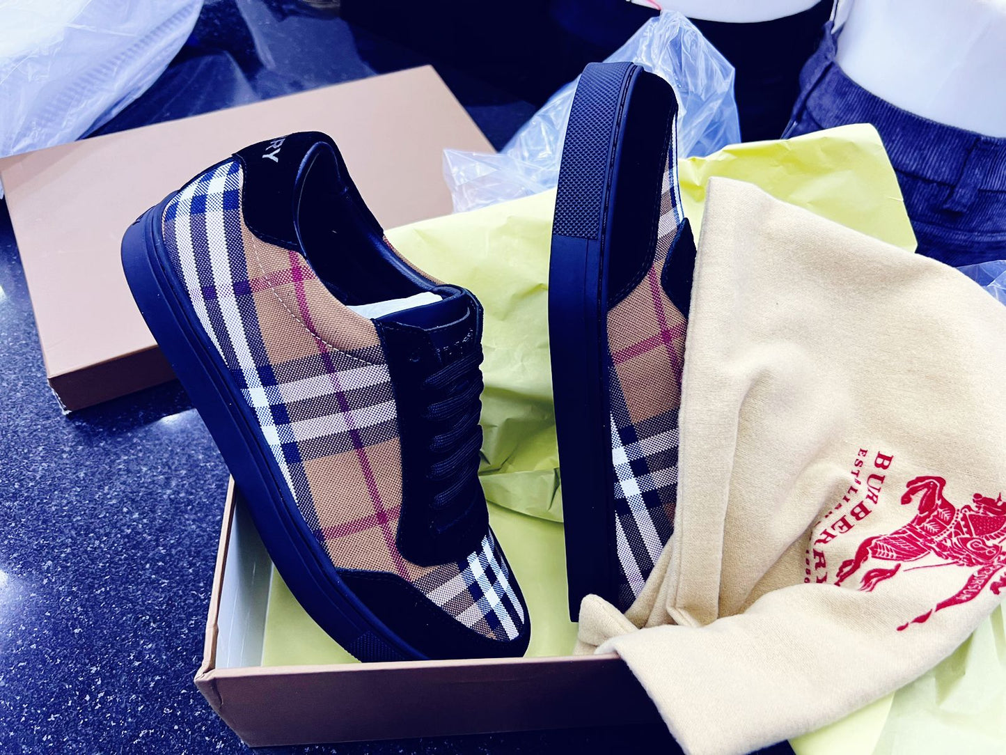 Burberry flat shoes
