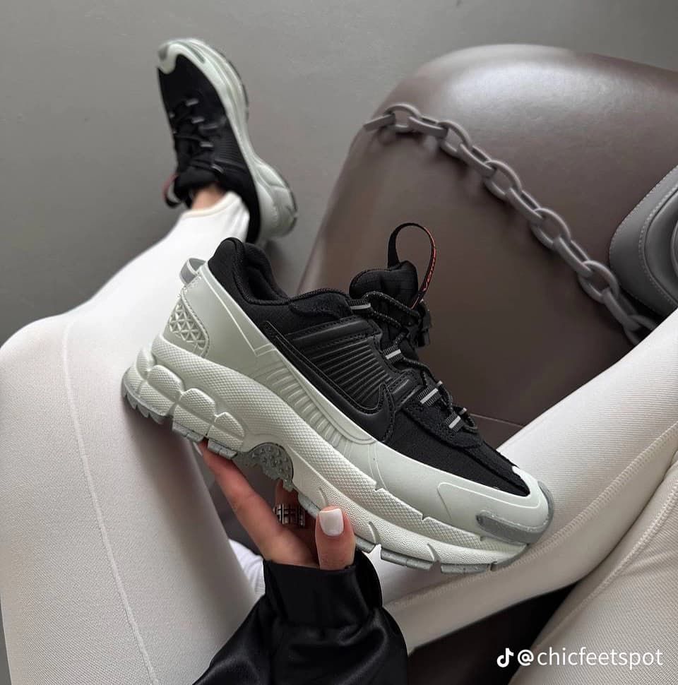 Nike Zoom Vomero 5 Sneakers – Everyday Comfort Meets Bold Street Style