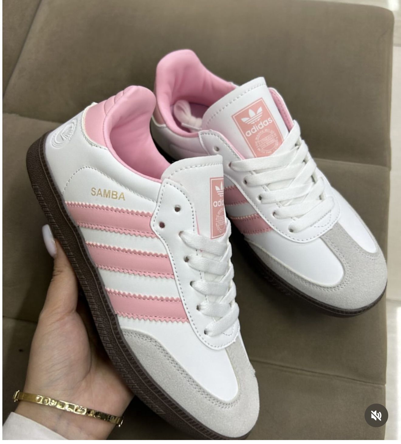 Adidas Samba Classic Sneakers – Timeless Style for Everyday Wear
