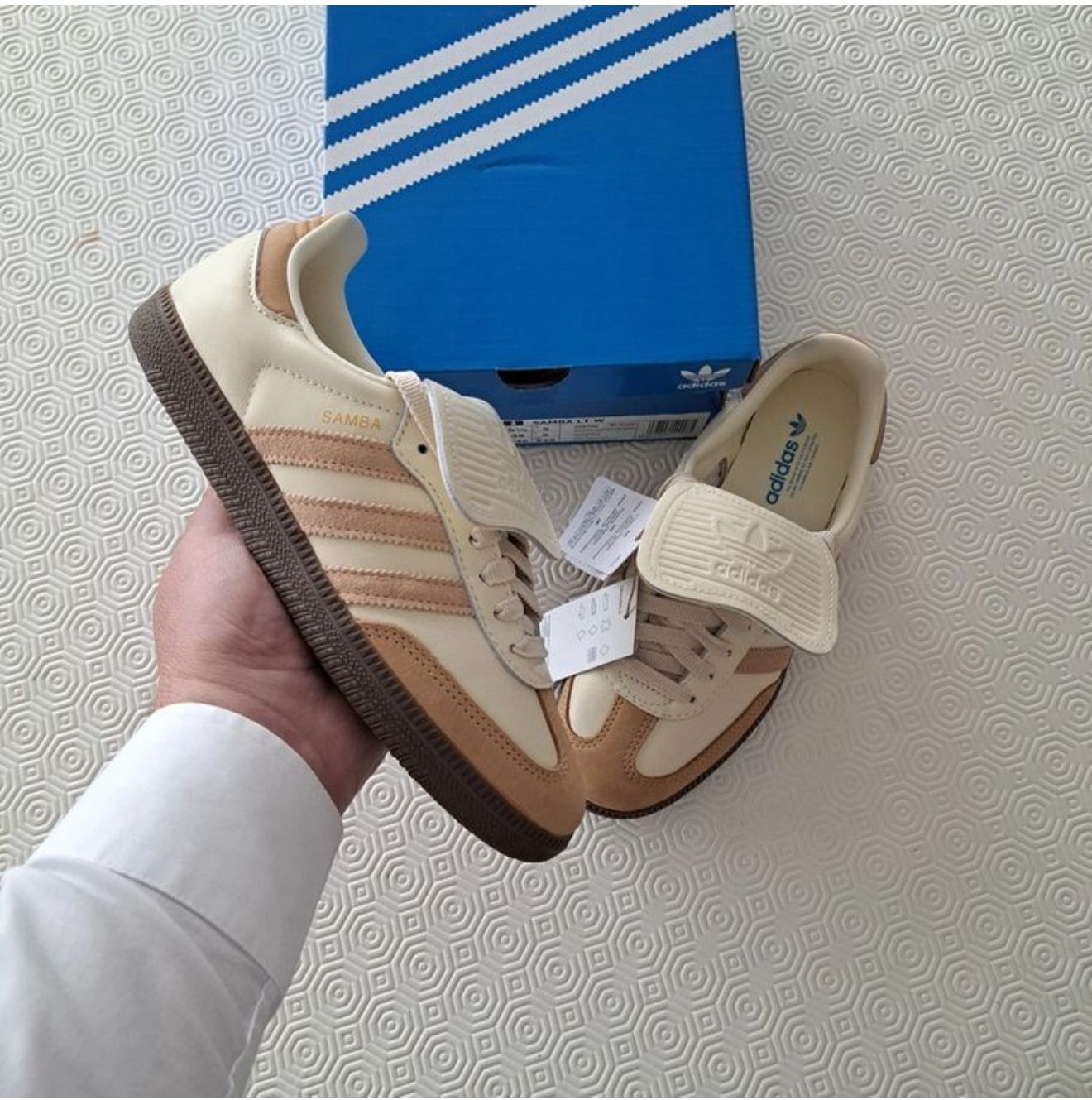 Adidas Samba Classic Sneakers – Timeless Style for Everyday Wear