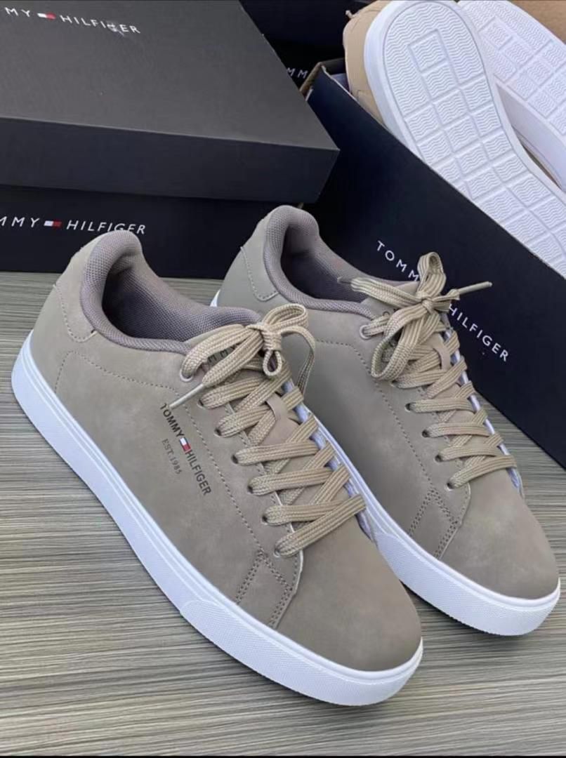 Tommy Hilfiger Sneakers - Timeless American Style & Comfort