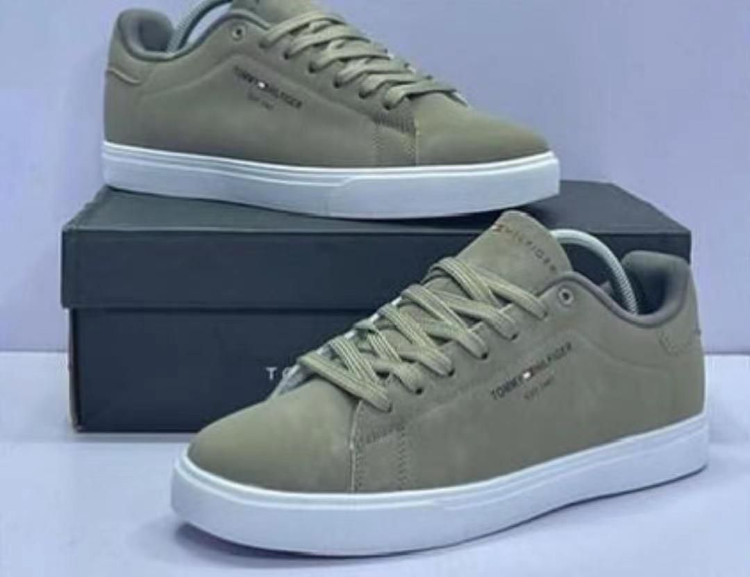 Tommy Hilfiger Sneakers - Timeless American Style & Comfort