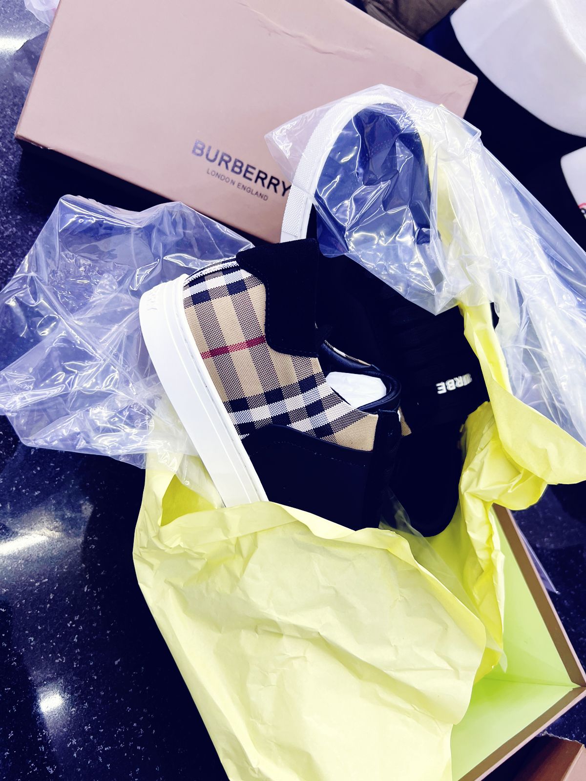 Burberry flat shoes