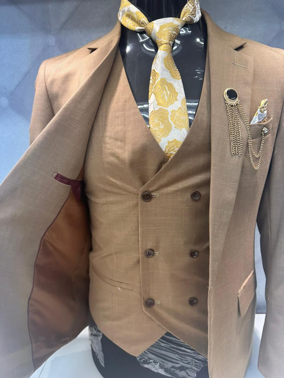 Three Piece Suits - Elegant Craftsmanship, Timeless Style