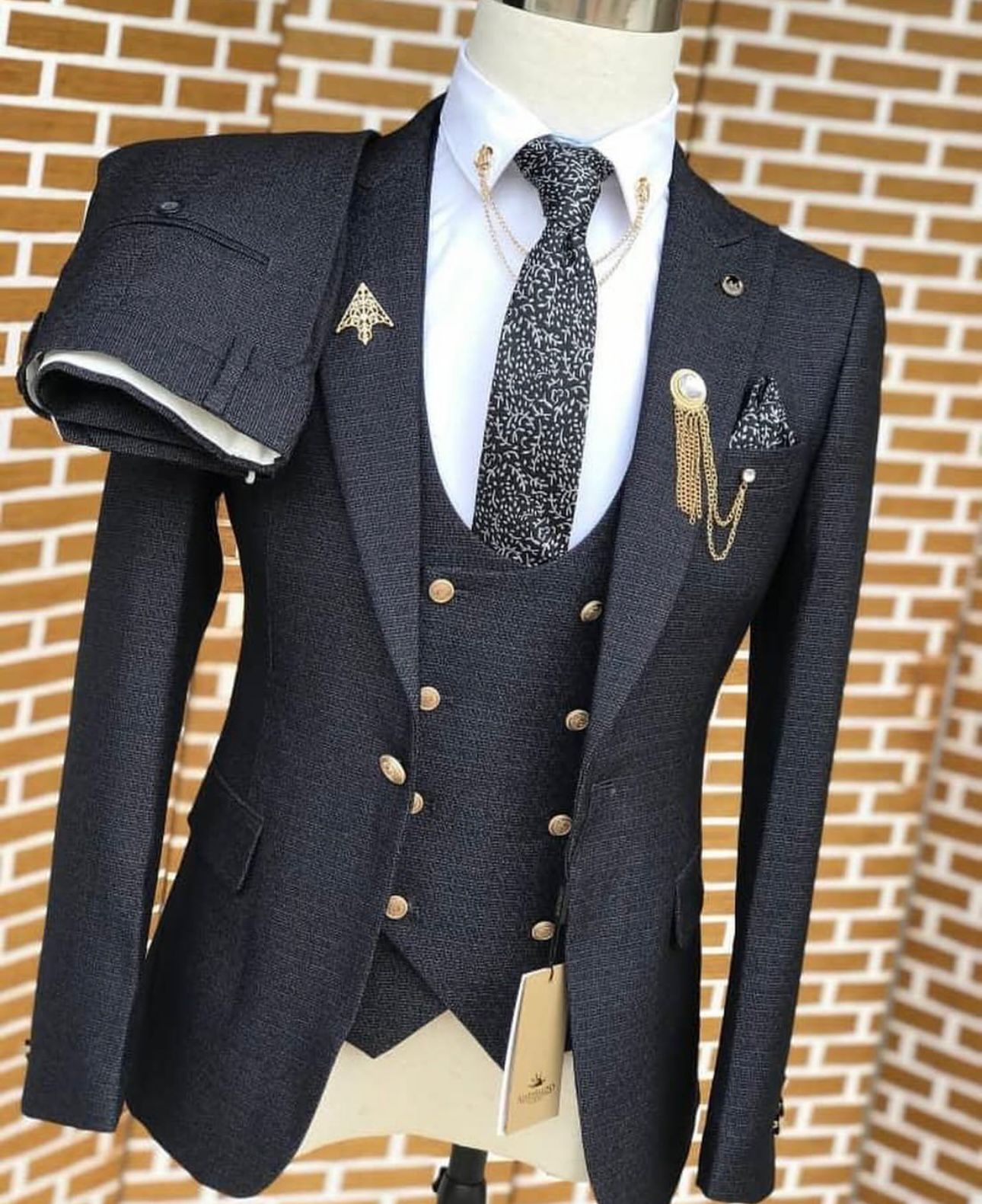 High-Quality Suits - Tailored Elegance for Every Occasion