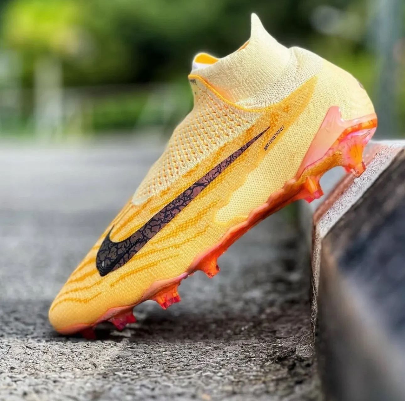 Buy Nike Soccer Boots – Mercurial, Phantom, Tiempo & More | High Performance Cleats