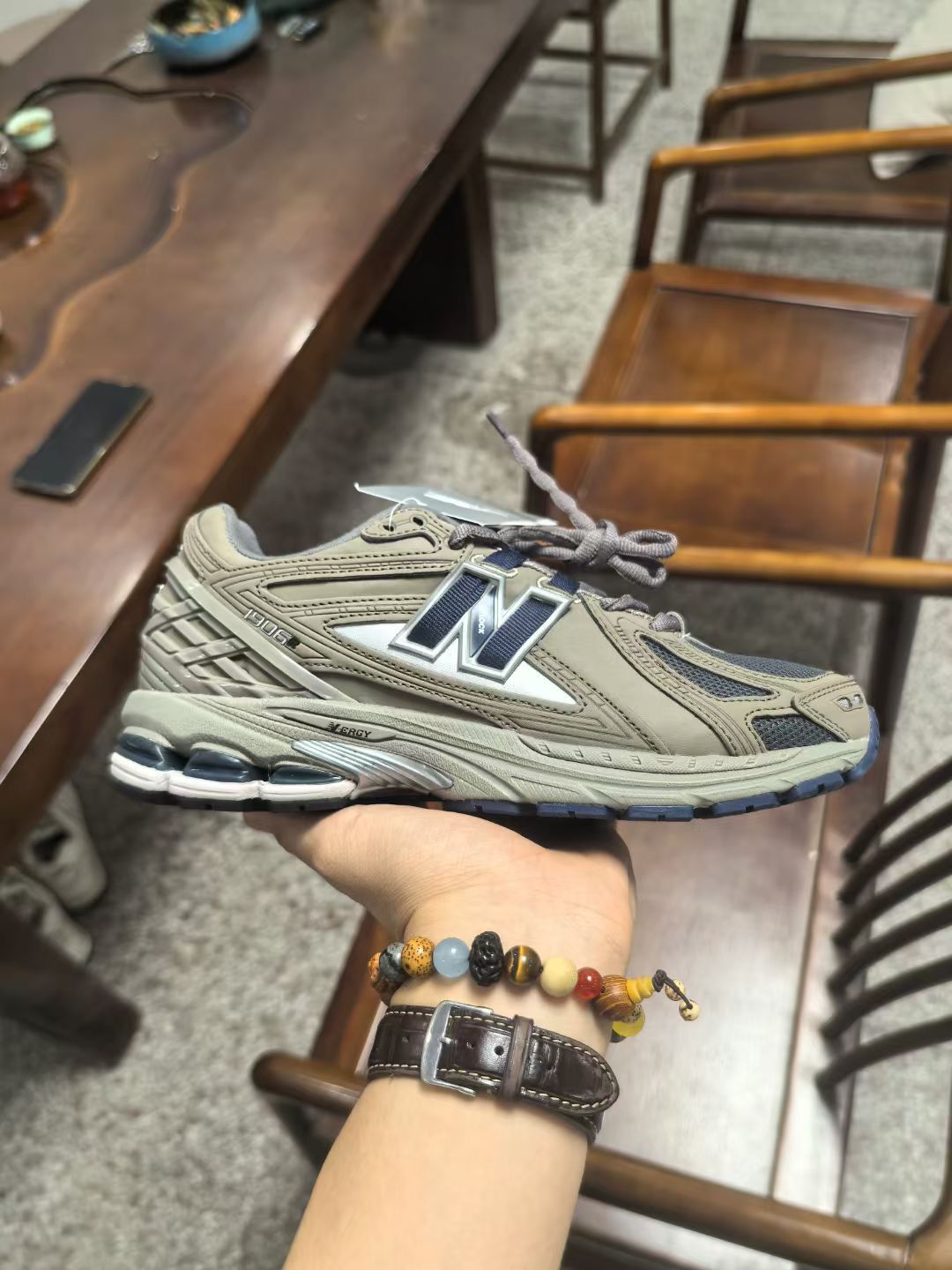 New Balance 1906R – Retro Tech Style Running Sneakers
