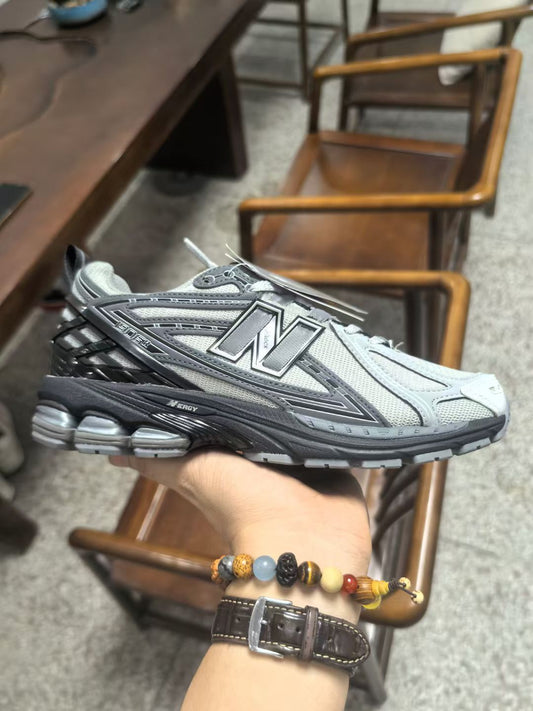 New Balance 1906R – Retro Tech Style Running Sneakers