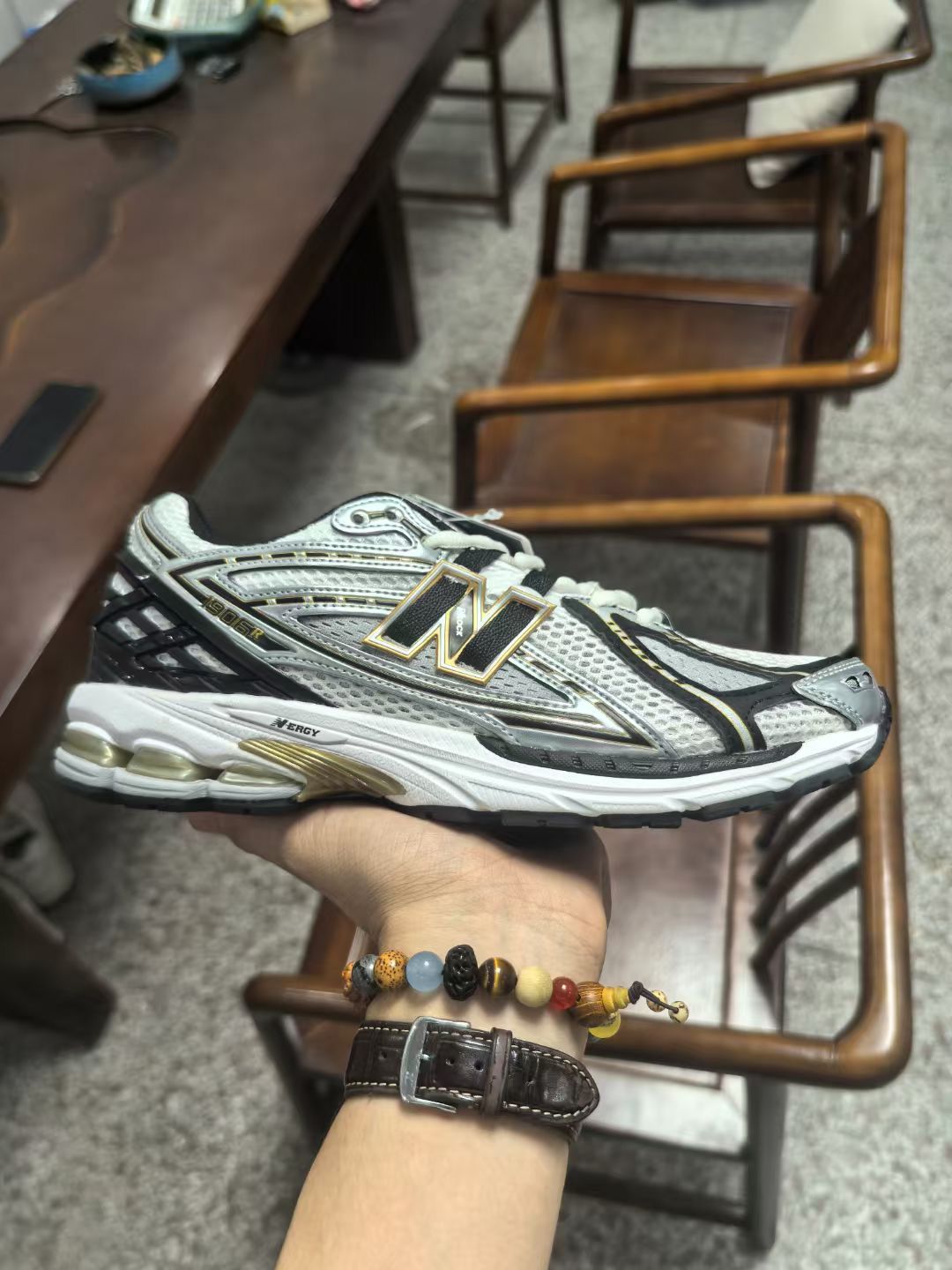 New Balance 1906R – Retro Tech Style Running Sneakers