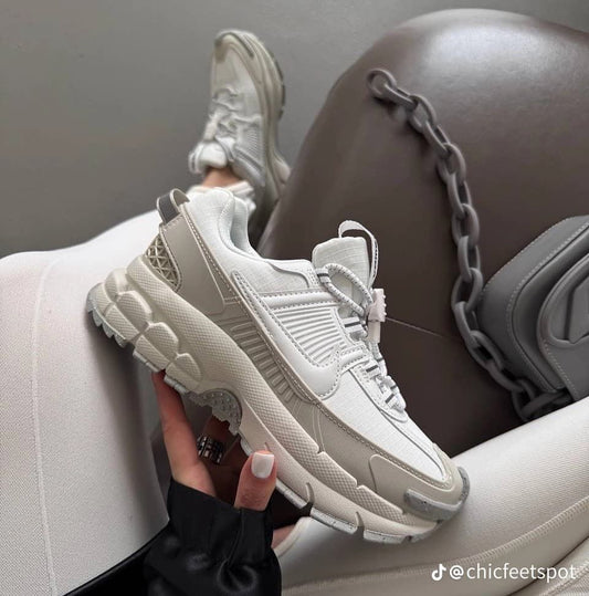 Nike Zoom Vomero 5 Sneakers – Everyday Comfort Meets Bold Street Style