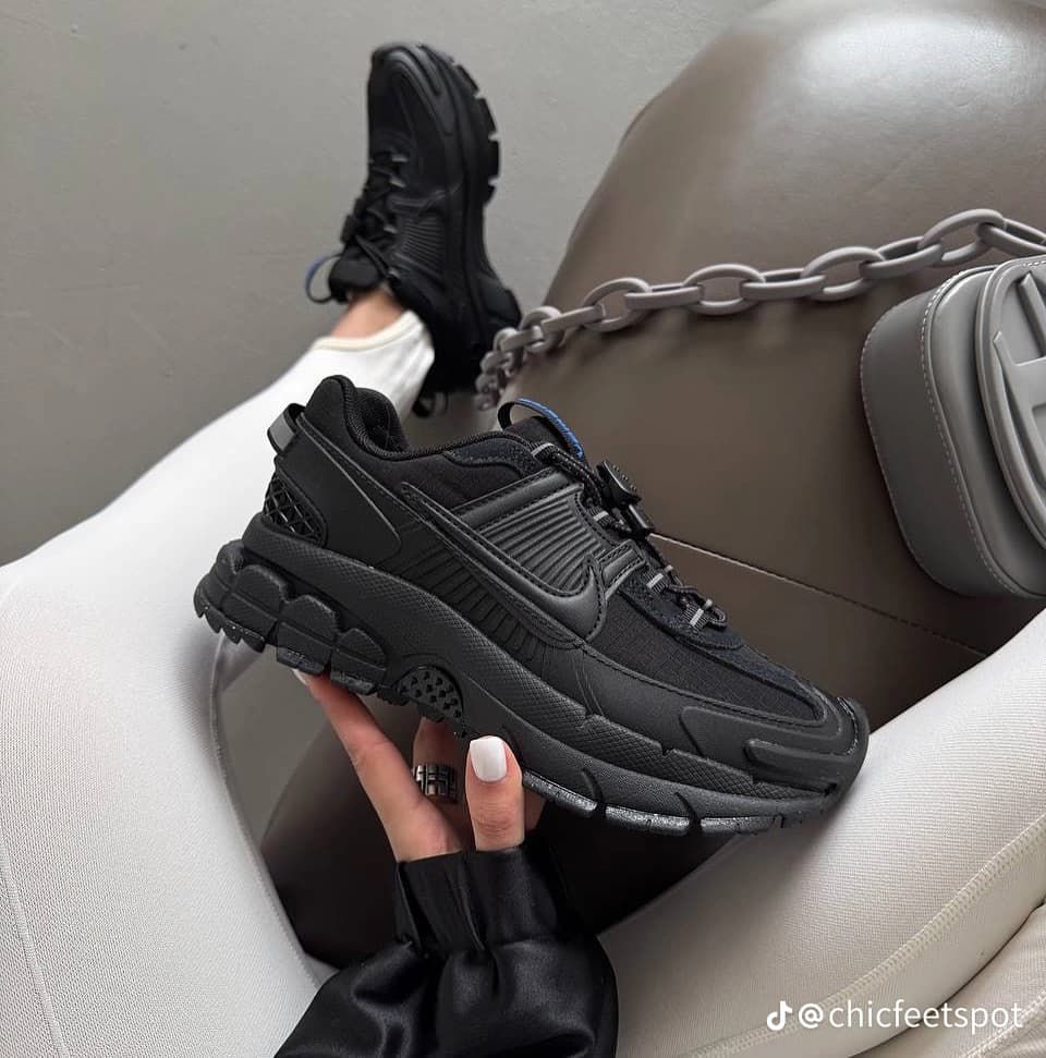Nike Zoom Vomero 5 Sneakers – Everyday Comfort Meets Bold Street Style