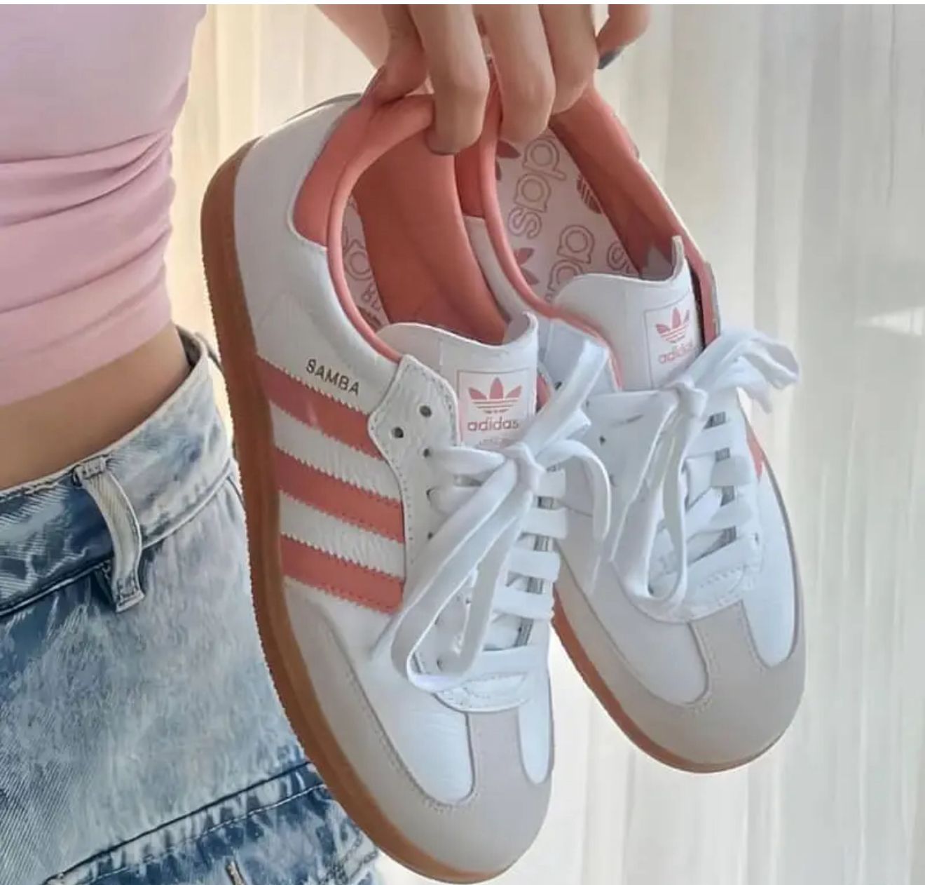 Adidas Samba Classic Sneakers – Timeless Style for Everyday Wear