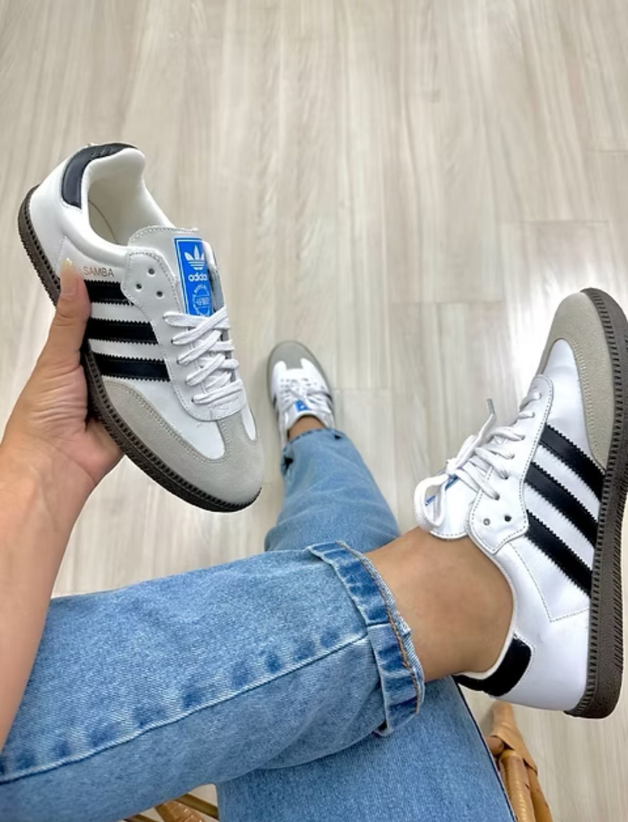 Adidas Samba Classic Sneakers – Timeless Style for Everyday Wear