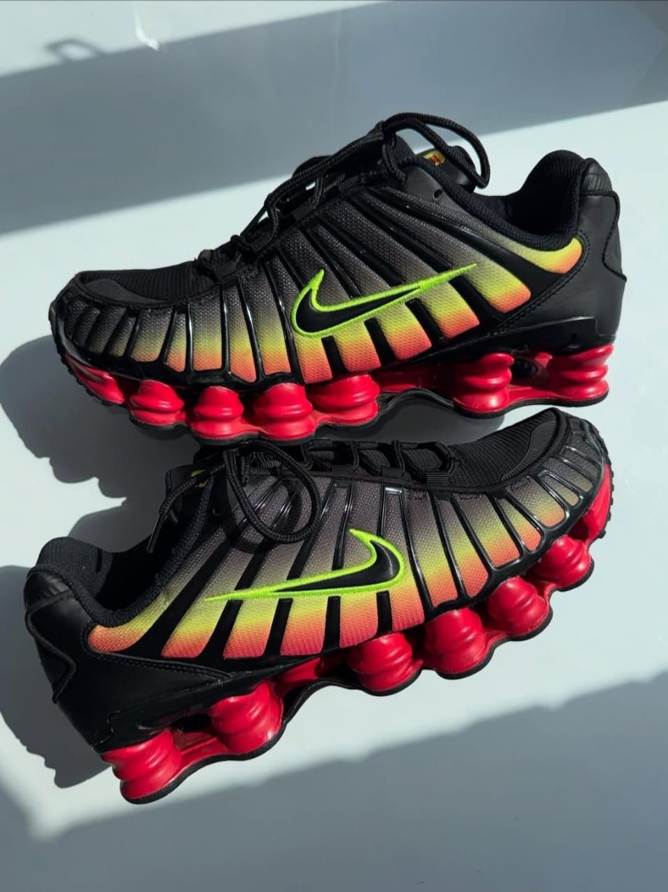 Nike Shox TL – Men's High-Performance Sneakers with Shox Cushioning